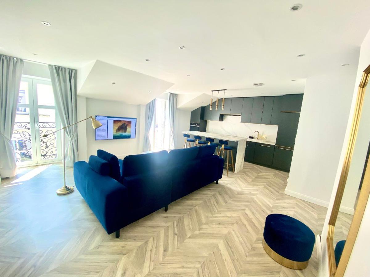 Apartament Sanok-Z Widokiem Na Rynek I Tarasem Ngoại thất bức ảnh